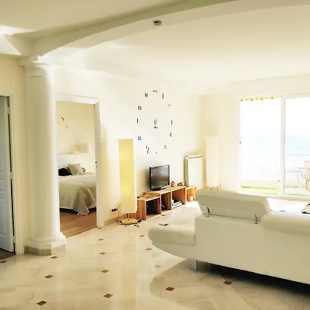 Stunning Flat Overlooking Bay * ヴィルフランシュ・シュル・メール