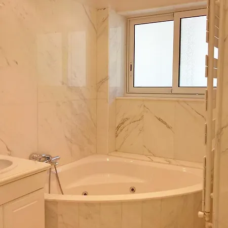Stunning Flat Overlooking Bay شقة *